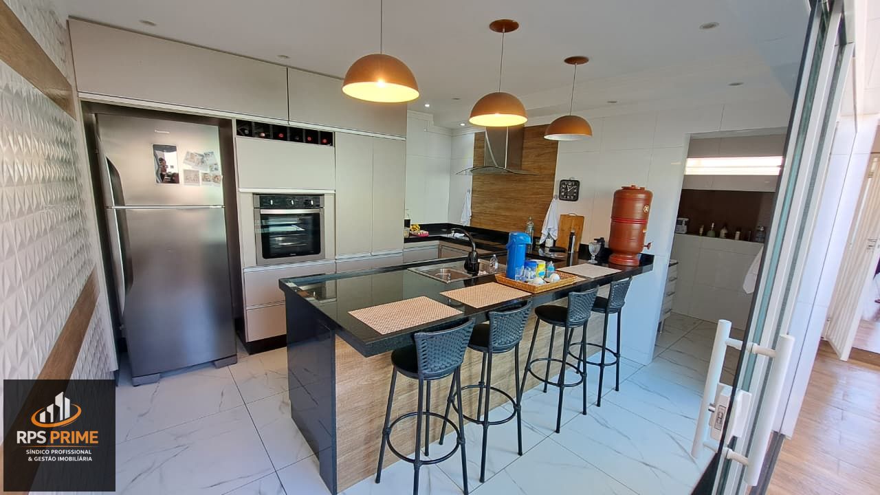 Casa, 7 quartos, 220 m² - Foto 1