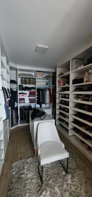 closed suite master