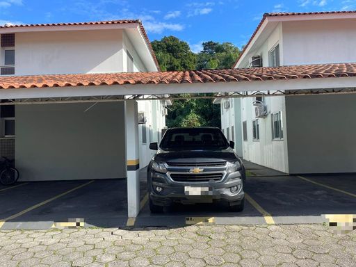 Vaga de garagem coberta