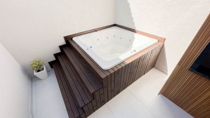 Jacuzzi  5 lugares c/ água quente e fria - um ótimo espaço para relaxar