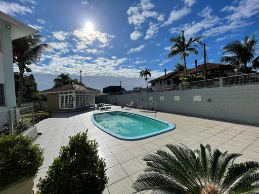 Piscina do condominio