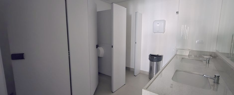 Sanitários e lavatórios do escritório