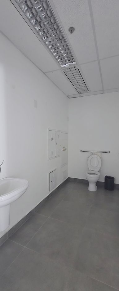 Sanitário privativo do escritório