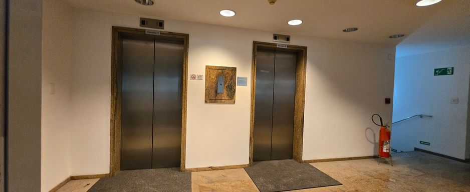 Hall de acesso aos elevadores.