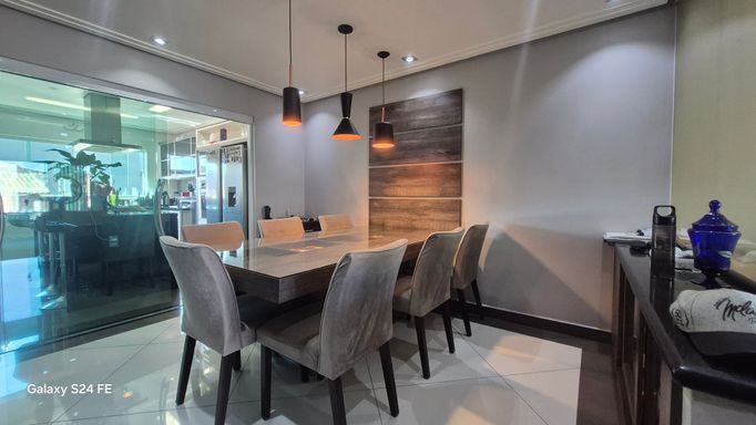 SALA DE JANTAR FICA COM A MESA