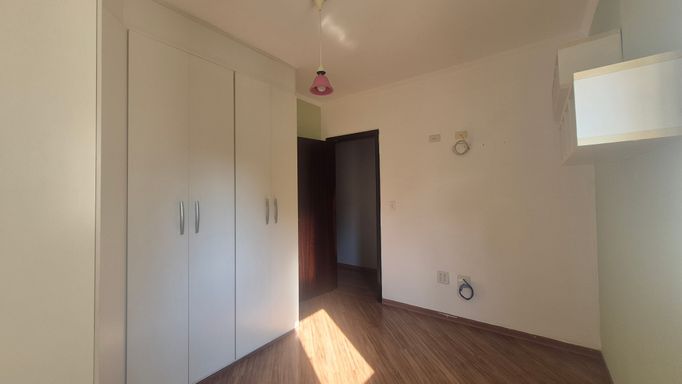 QUARTO COM GUARDA ROUPA MODULADO