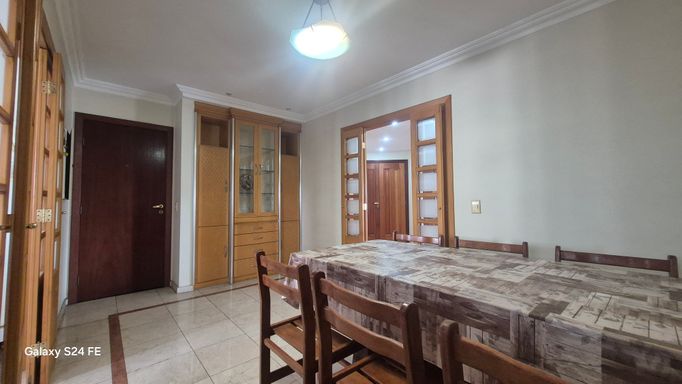 SALA DE JANTAR COM ENTRADA DO ELEVADOR PRIVATIVO