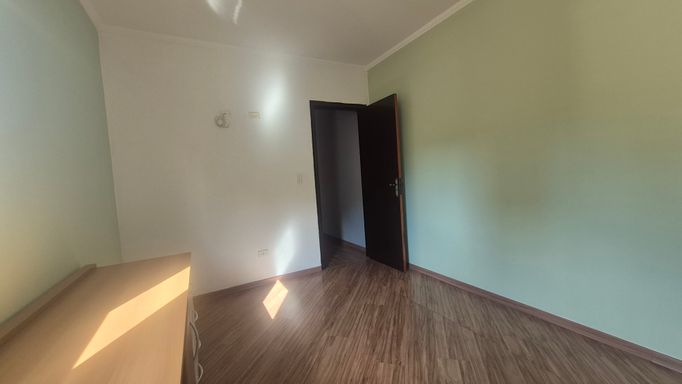 QUARTO COM MODULO DE MADEIRA