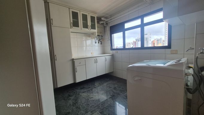 LAVANDERIA COM 2 VARAIS DE TETO