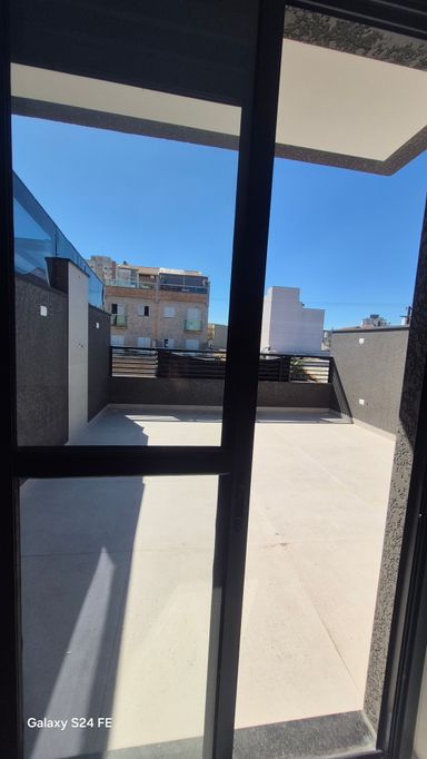 GARDEM COM PORTA DE VIDRO
