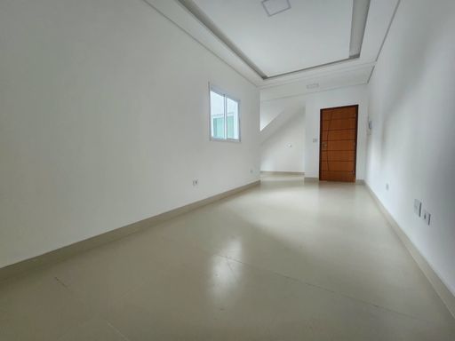SALA AMPLA E BEM ILUMINADA