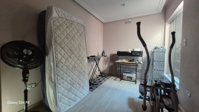 QUARTO COM QUINTAL DE INVERNO