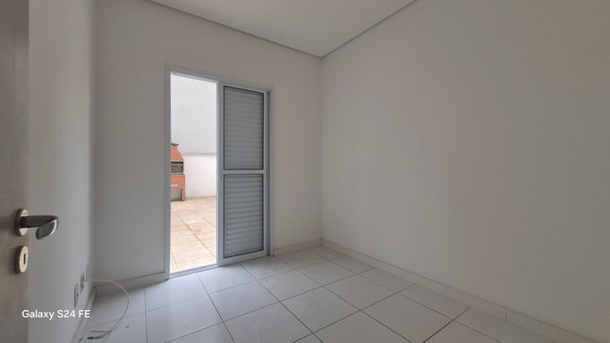 QUARTO ESPAÇOSO