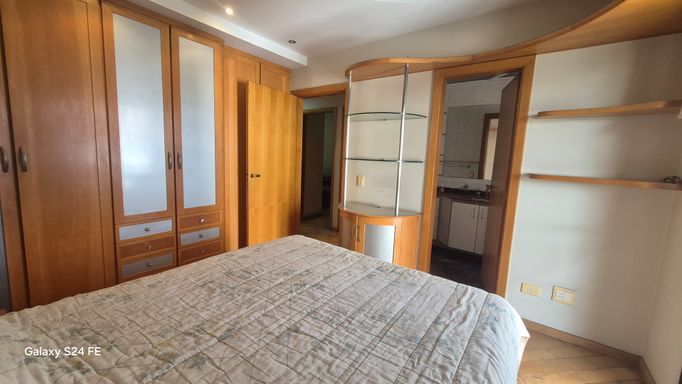 SUITE COM PLANEJADOS COM VIDROS
