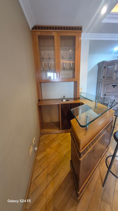 BAR COM VIDROS