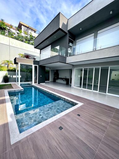 Piscina com Sauna Panorâmica
