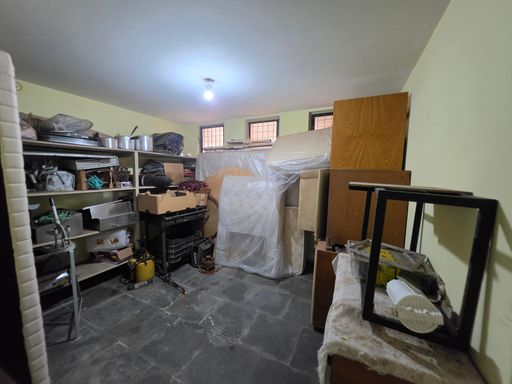 parte de baixo da casa, depósito
