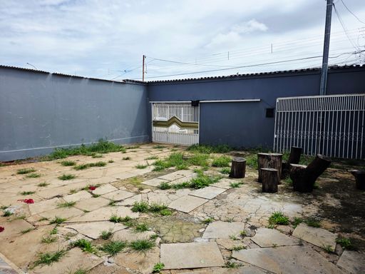 Garagem descoberta 3 carros