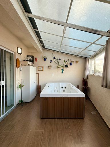 JACUZZI
