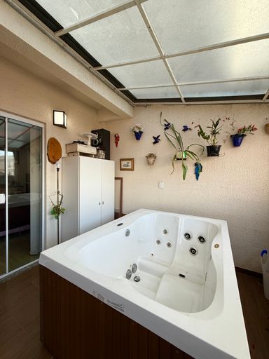 JACUZZI