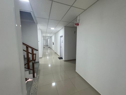 Corredor do 2º Pavimento, acesso as Salas Comerciais e Banheiros