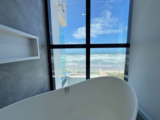 Banheira com Vista Definitiva do mar da Praia do Gravatá