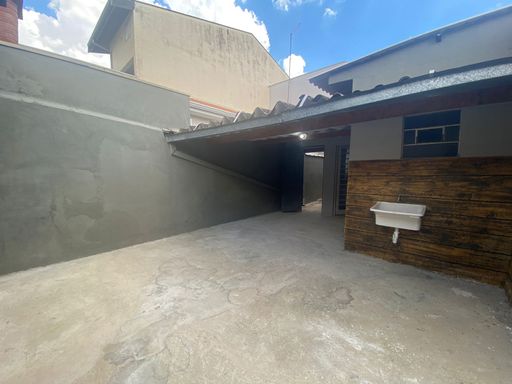 ÁREA DE LAZER E SERVIÇO