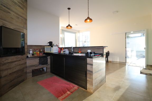 Varanda Gourmet com churrasqueira e fogão a lenha  - Casa venda no Jardim Canadá/ Lancaster