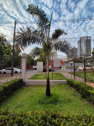 Apartamento Térreo Semimobiliado à venda em Foz do Iguaçu, Edifício Maria Rosa, Centro.