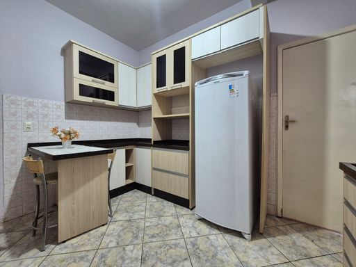 Apartamento Térreo Semimobiliado à venda em Foz do Iguaçu, Edifício Maria Rosa, Centro.