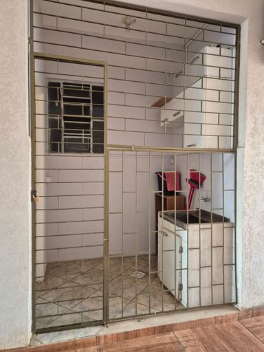 Apartamento Térreo Semimobiliado à venda em Foz do Iguaçu, Edifício Maria Rosa, Centro.