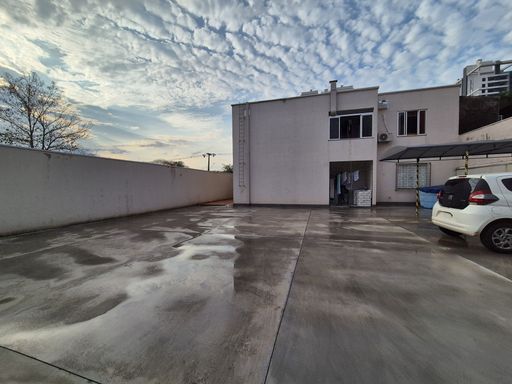 Apartamento Térreo Semimobiliado à venda em Foz do Iguaçu, Edifício Maria Rosa, Centro.