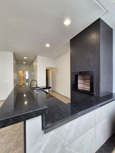 Detalhe da churrasqueira e bancada