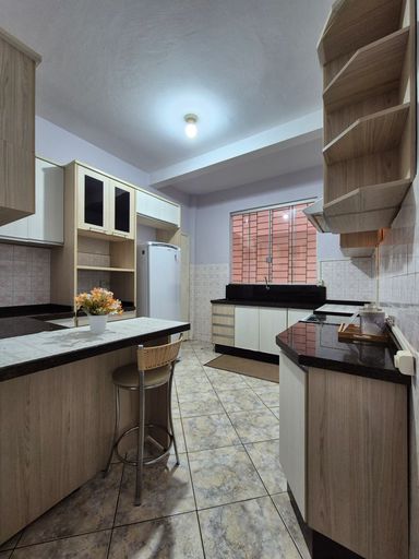 Apartamento Térreo Semimobiliado à venda em Foz do Iguaçu, Edifício Maria Rosa, Centro.