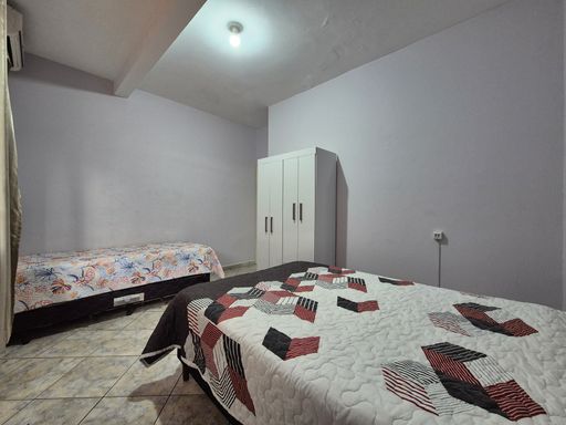 Apartamento Térreo Semimobiliado à venda em Foz do Iguaçu, Edifício Maria Rosa, Centro.