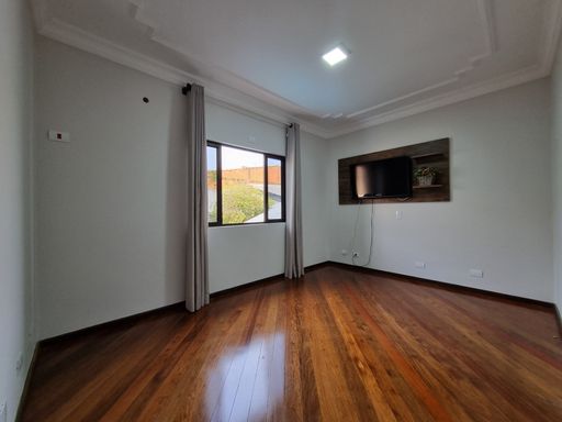 Sobrado à venda em Foz do Iguaçu, Jardim das Laranjeiras, 6 Quartos, 259m², 3 Vagas