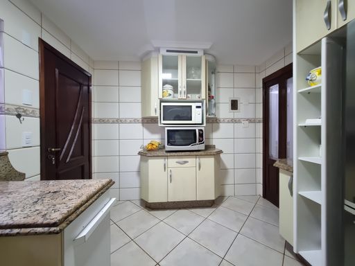Sobrado à venda em Foz do Iguaçu, Jardim das Laranjeiras, 6 Quartos, 259m², 3 Vagas