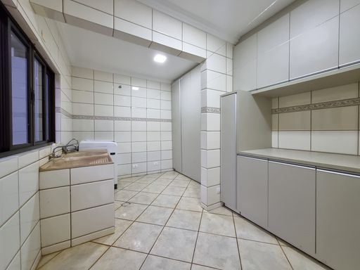 Sobrado à venda em Foz do Iguaçu, Jardim das Laranjeiras, 6 Quartos, 259m², 3 Vagas