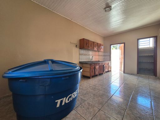 Casa à venda na Vila Yolanda, São Roque, 60 metros da Avenida Felipe Wandscheer.