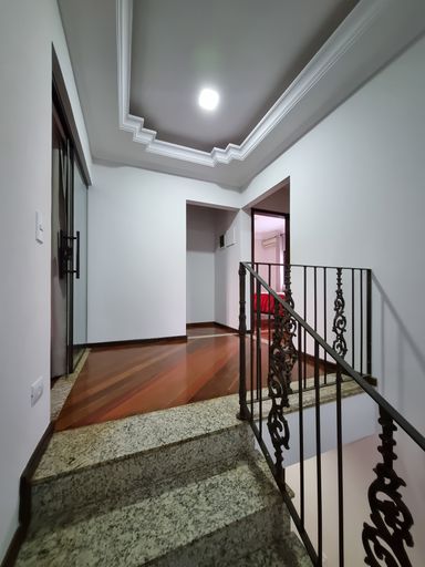 Sobrado à venda em Foz do Iguaçu, Jardim das Laranjeiras, 6 Quartos, 259m², 3 Vagas