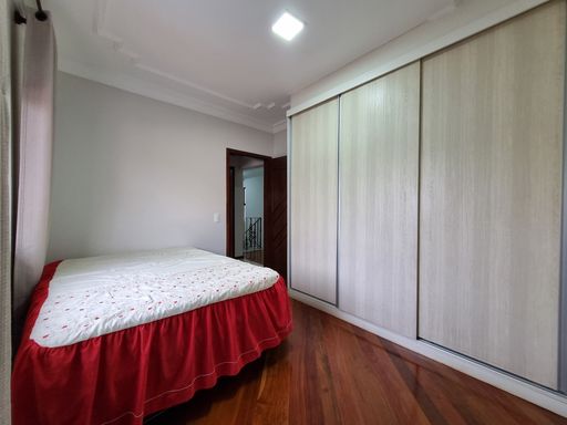 Sobrado à venda em Foz do Iguaçu, Jardim das Laranjeiras, 6 Quartos, 259m², 3 Vagas