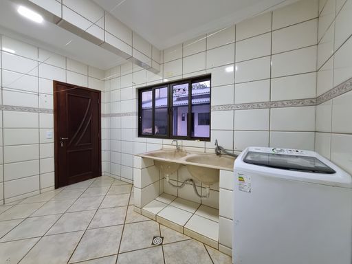 Sobrado à venda em Foz do Iguaçu, Jardim das Laranjeiras, 6 Quartos, 259m², 3 Vagas