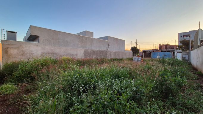 Terreno à Venda em Foz do Iguaçu, Jardim Ipê IV com 300m² (12X25) - Murado
