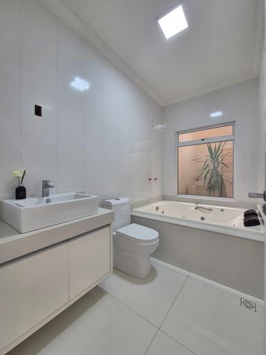 Casa à Venda em Santa Terezinha de Itaipu, Resid. Cataratas, 1 Suíte + 2 Quartos