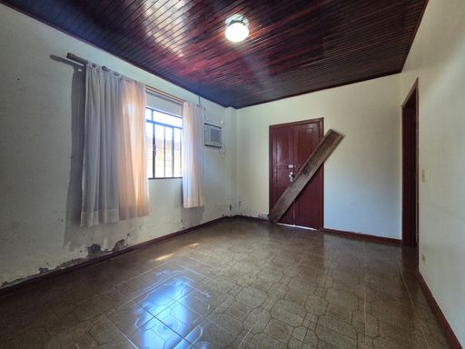 Casa à venda na Vila Yolanda, São Roque, 60 metros da Avenida Felipe Wandscheer.