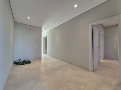 Casa à venda em Foz do Iguaçu, Jardim Ipê IV, 100m², 3 Quartos, 175m² de lote,