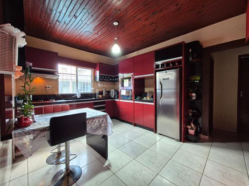 Cozinha - Casa à Venda no Jardim Ipê, com 192m², 2 Quartos, Edícula e Piscina.