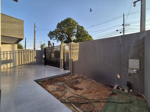 Jardim e Portões - Casa à venda no Curitibano IV/ Lancaster