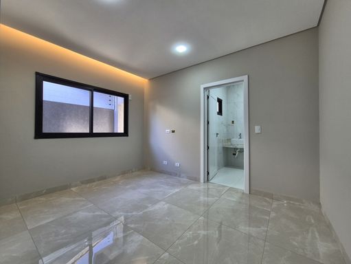 Suíte - Casa à venda no Curitibano IV/ Lancaster