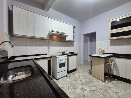 Apartamento Térreo Semimobiliado à venda em Foz do Iguaçu, Edifício Maria Rosa, Centro.